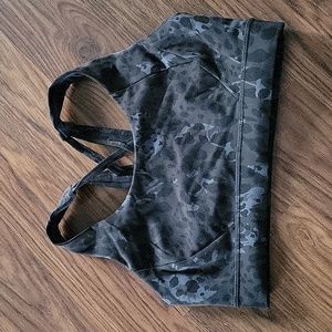 Lululemon sports bra size 6